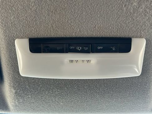 Used 2018 Nissan Kicks SV FWD image 30