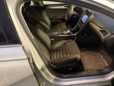 Used 2019 Ford Fusion SE image 15