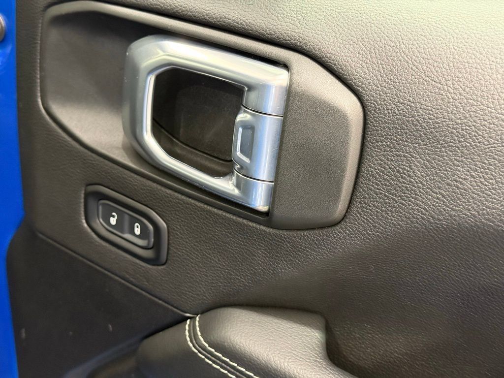 Used 2021 Jeep Gladiator Overland w/ Uconnect 4C Nav & Sound Group AWD/4WD image 25