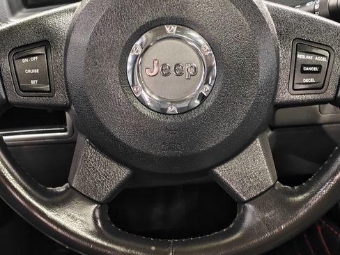 Used 2006 Jeep Grand Cherokee SRT8 w/ SRT Option Group I AWD/4WD image 5