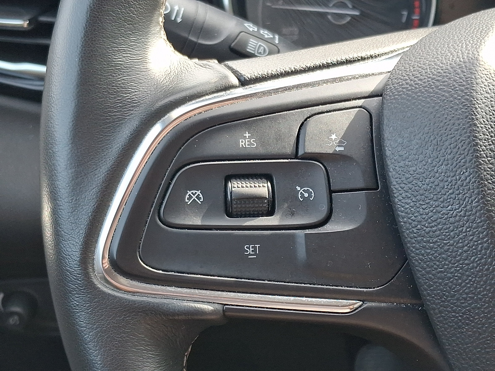 Used 2023 Buick Encore GX Select w/ Sport Touring Package FWD image 21