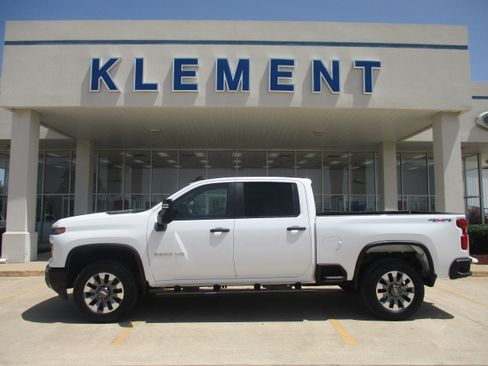 Used 2025 Chevrolet Silverado 2500 Custom w/ Custom Convenience Package AWD/4WD image 1
