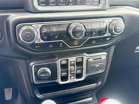 Used 2023 Jeep Wrangler Unlimited Sahara w/ Cold Weather Group AWD/4WD image 17