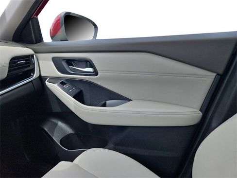 Used 2022 Nissan Rogue SL image 18