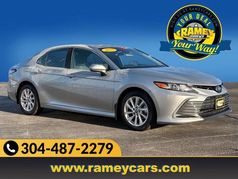 Used 2022 Toyota Camry LE image 1