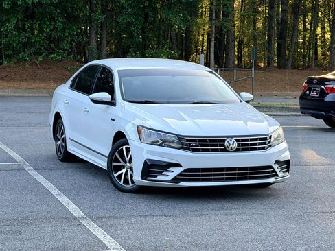 Used 2017 Volkswagen Passat 1.8T R-Line image 3