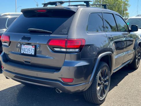 Used 2019 Jeep Grand Cherokee Altitude AWD/4WD image 4