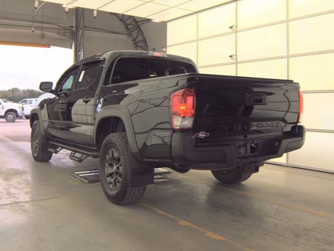Used 2017 Toyota Tacoma TRD Off-Road w/ Tow Package (A/T) AWD/4WD image 6