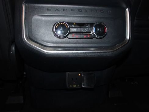 Used 2025 Ford Expedition Tremor image 26