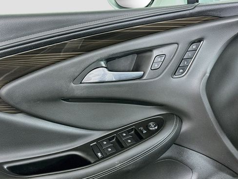 Used 2019 Buick Envision Essence AWD/4WD image 15
