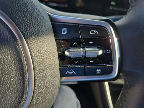 Used 2026 Kia Carnival FWD image 32