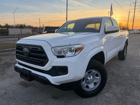 Used 2019 Toyota Tacoma SR w/ SR Convenience Package image 18
