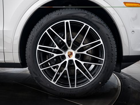 Certified 2026 Porsche Cayenne AWD/4WD image 12
