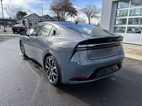 Used 2023 Toyota Prius Prime Premium image 3