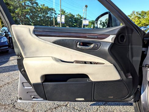 Used 2013 Lexus LS 460 AWD image 11