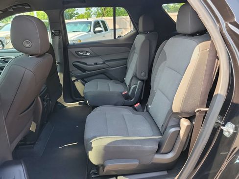 Used 2022 Chevrolet Traverse LT FWD image 15