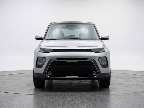Used 2025 Kia Soul LX w/ LX Technology Package image 2