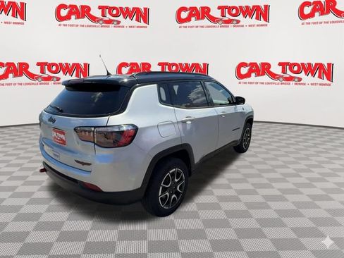 Used 2024 Jeep Compass Trailhawk AWD/4WD image 8