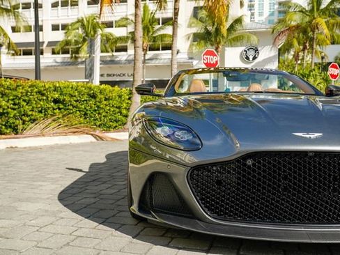 Used 2023 Aston Martin DBS Volante image 6