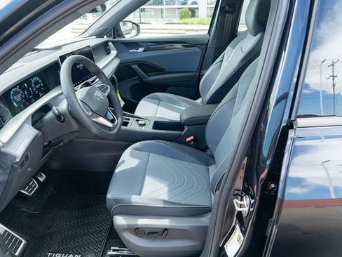 New 2026 Volkswagen Tiguan SE R-Line AWD/4WD image 18