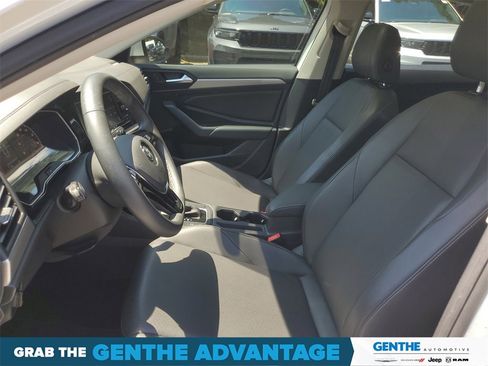 Used 2020 Volkswagen Jetta SE image 7