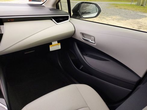 Used 2021 Toyota Corolla L image 16