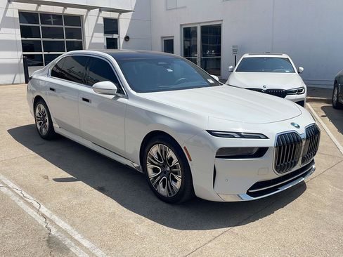 Used 2023 BMW i7 xDrive60 AWD/4WD image 2