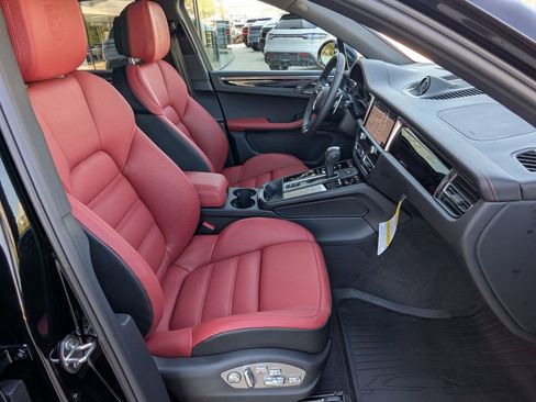 New 2026 Porsche Macan AWD/4WD image 25