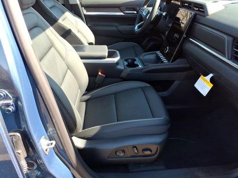 New 2026 GMC Terrain Denali w/ LPO, Black Badging Package image 6