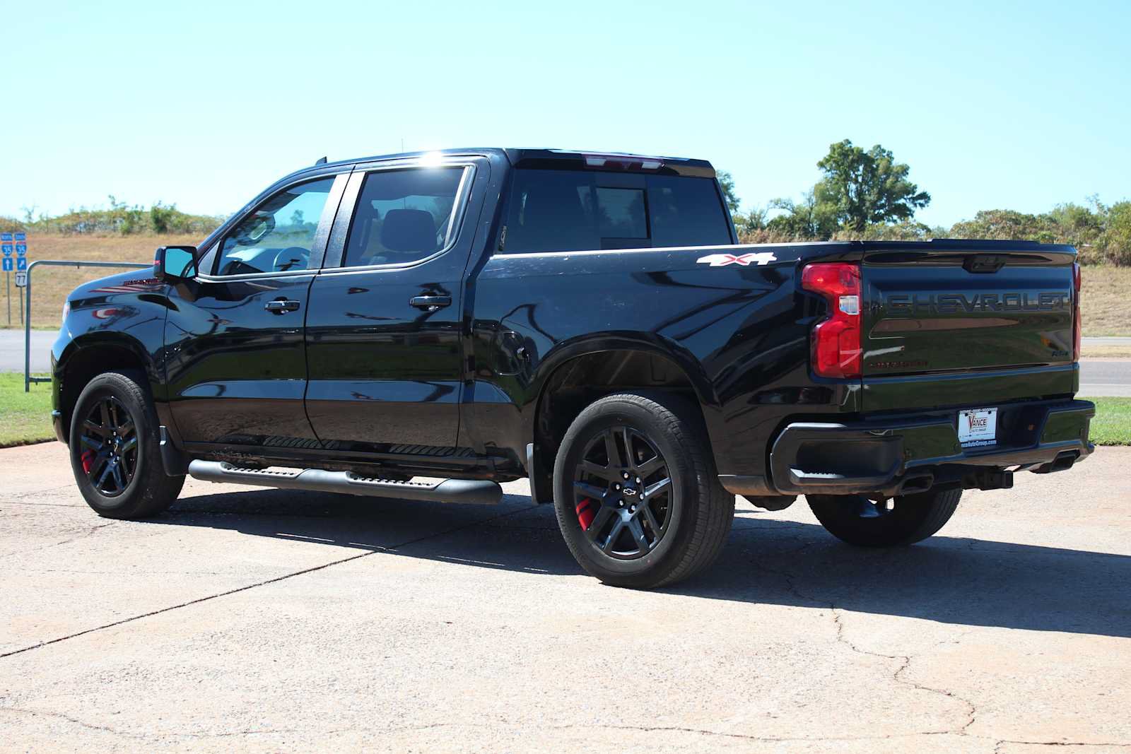 Used 2022 Chevrolet Silverado 1500 RST w/ Redline Edition AWD/4WD image 8