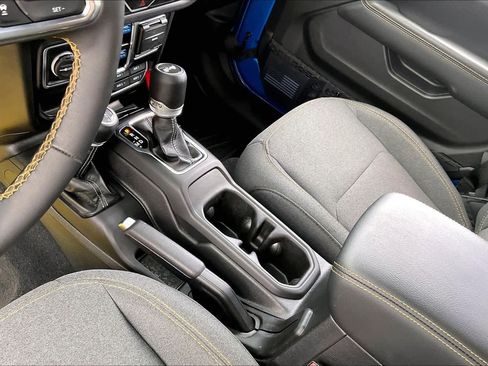 Used 2024 Jeep Wrangler Unlimited Sahara AWD/4WD image 16