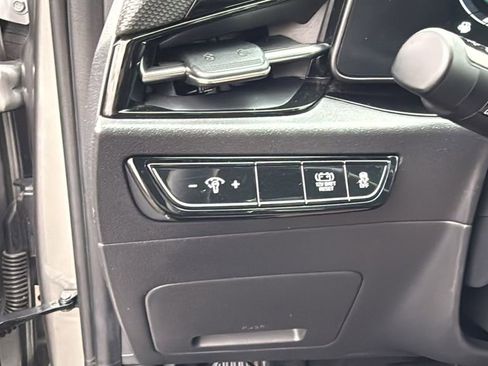 Used 2023 Kia Niro EX image 22