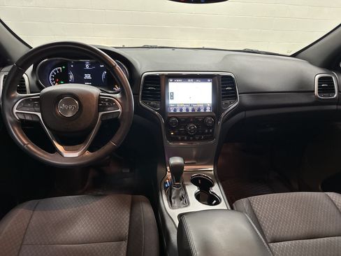 Used 2018 Jeep Grand Cherokee Laredo AWD/4WD image 29