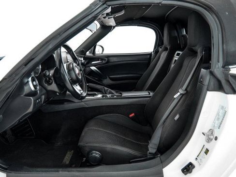 Used 2017 FIAT 124 Spider Classica RWD image 26