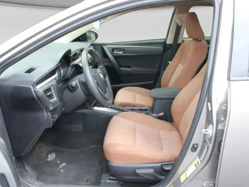 Used 2016 Toyota Corolla LE FWD image 6
