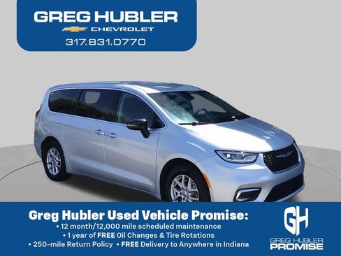 Used 2024 Chrysler Pacifica Touring-L FWD image 1