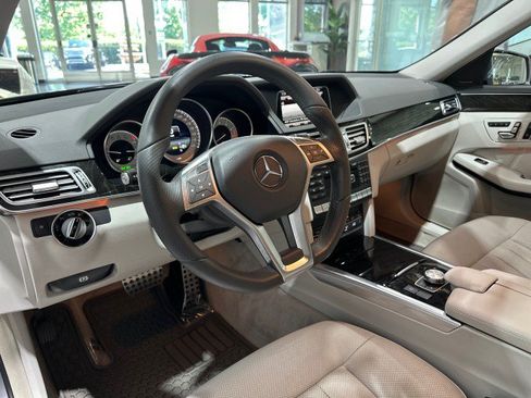 Used 2014 Mercedes-Benz E 550 4MATIC Sedan w/ Premium 1 Package image 39