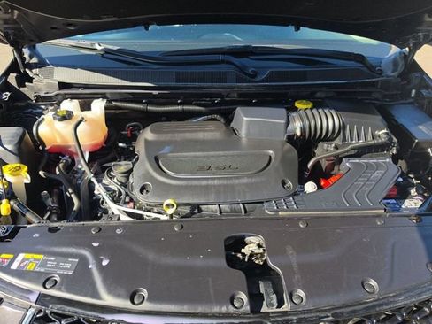 Used 2023 Chrysler Pacifica Touring-L FWD image 23