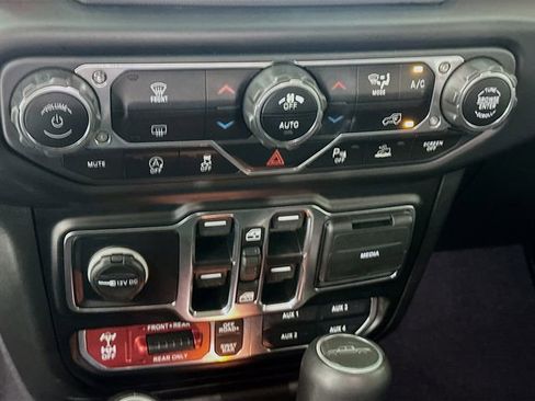 Used 2021 Jeep Gladiator Rubicon image 15