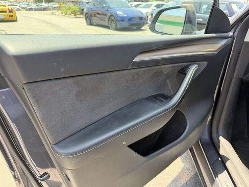 Used 2022 Tesla Model Y Long Range AWD/4WD image 12