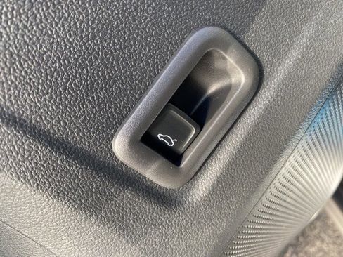 New 2026 Volkswagen Tiguan SE image 24