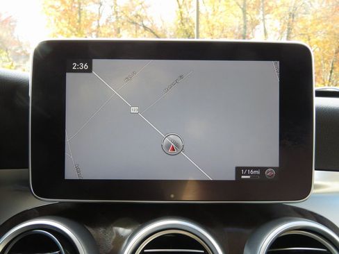 Used 2019 Mercedes-Benz GLC 300 4MATIC image 26