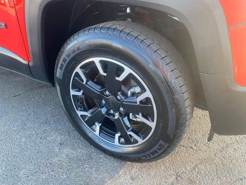 Used 2023 Jeep Renegade Latitude AWD/4WD image 29