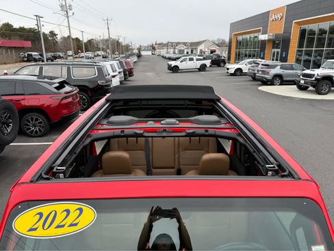 Used 2022 Jeep Wrangler Unlimited Sahara w/ Cold Weather Group image 6