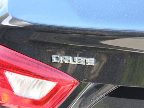Used 2017 Chevrolet Cruze LS image 11