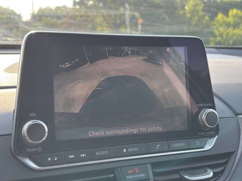 Used 2025 Nissan Altima 2.5 SV FWD image 17