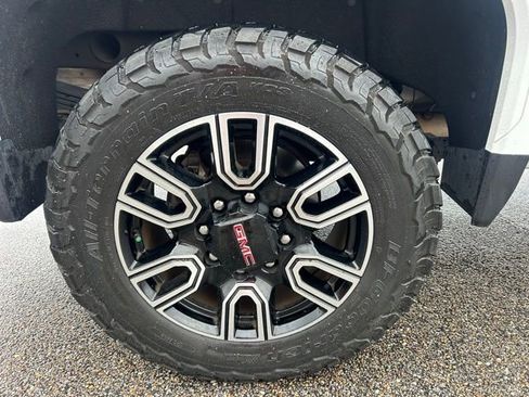 Used 2023 GMC Sierra 2500 AT4 w/ AT4 Premium Plus Package AWD/4WD image 12