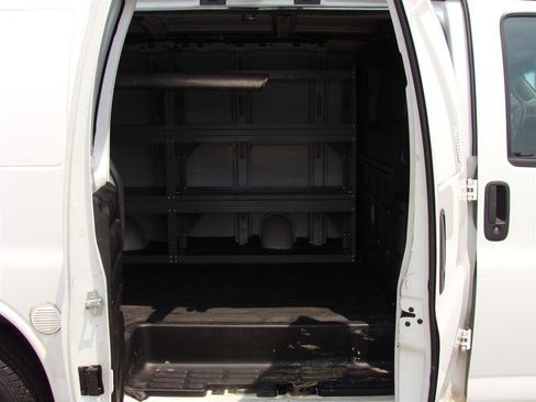 Used 2018 Chevrolet Express 2500 w/ Enhanced Convenience Package image 15