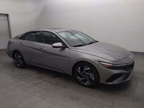 Used 2025 Hyundai Elantra SEL FWD image 11