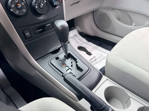 Used 2013 Toyota Corolla L FWD image 35